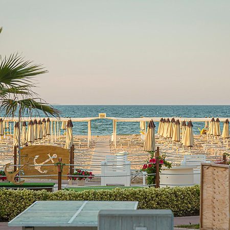 Hotel Avana Fronte Mare Riccione Ngoại thất bức ảnh