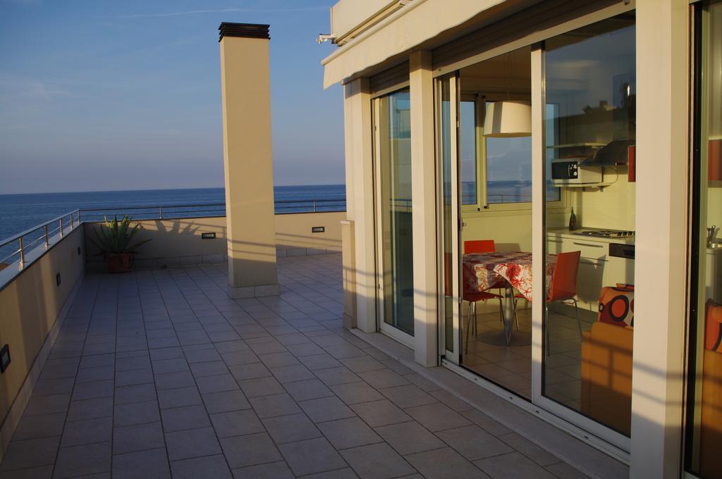 Hotel Avana Fronte Mare Riccione Ngoại thất bức ảnh